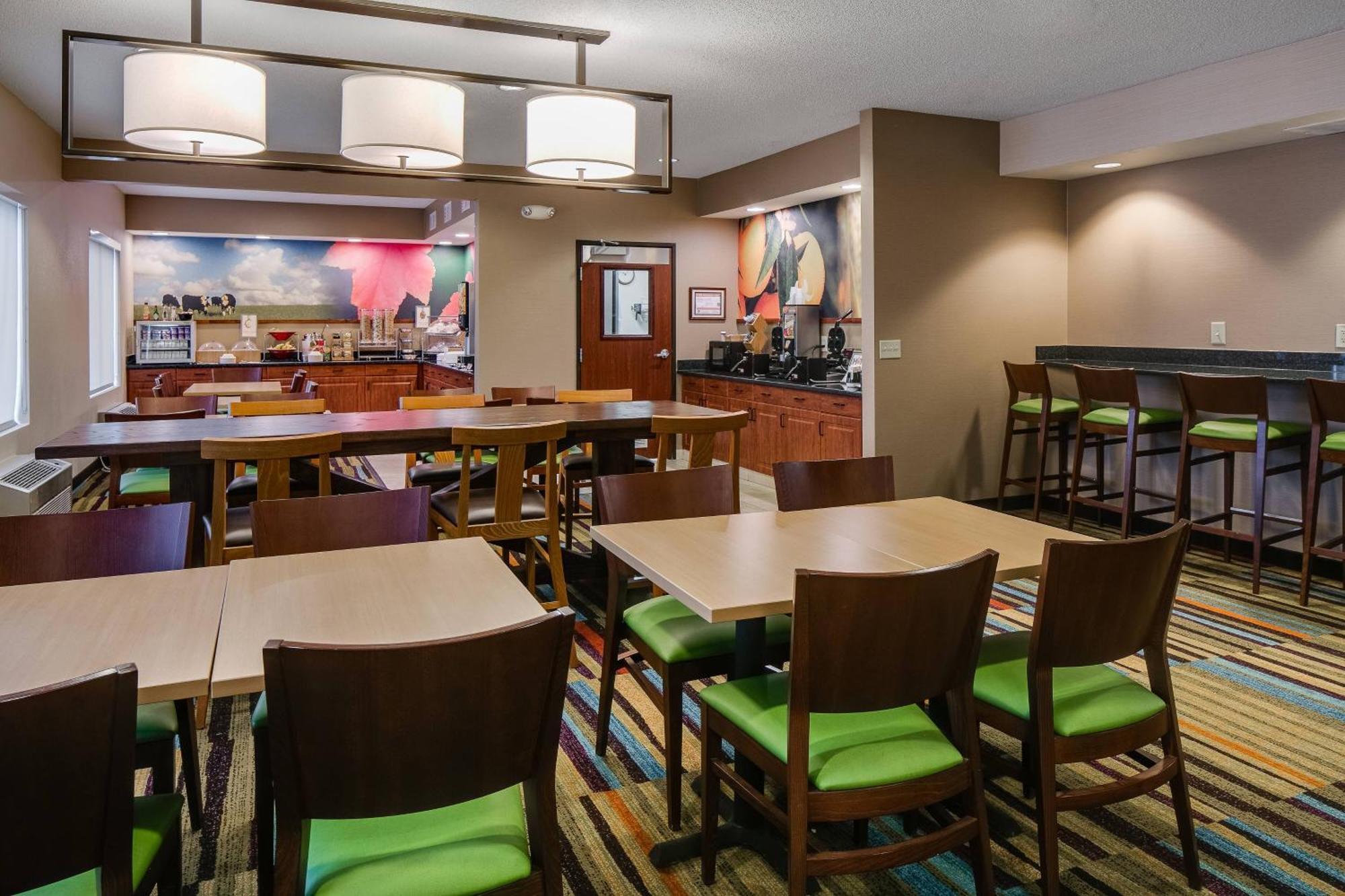 Fairfield Inn & Suites Kansas City Airport Exterior foto
